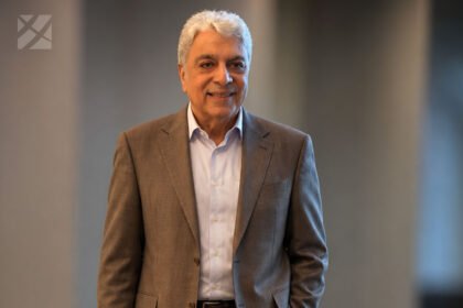 Enrico Macias et sa nouvelle compagne