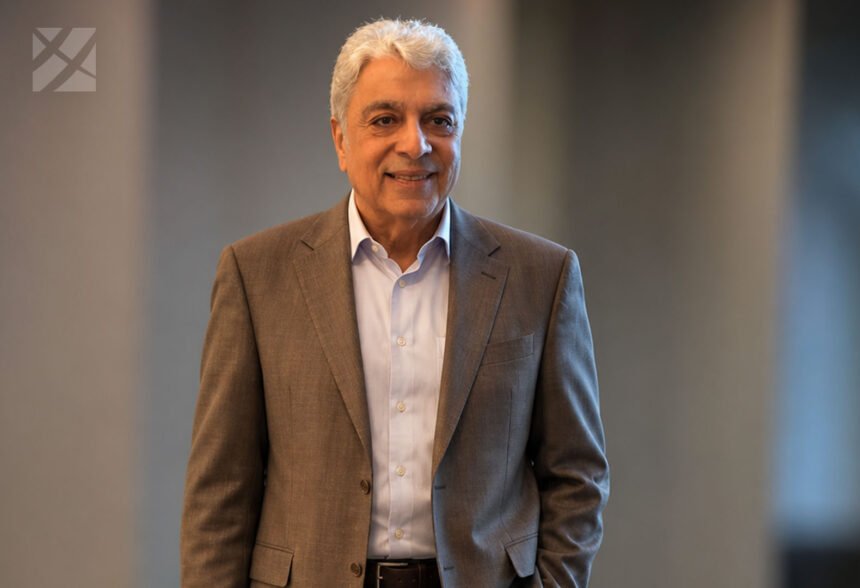 Enrico Macias et sa nouvelle compagne